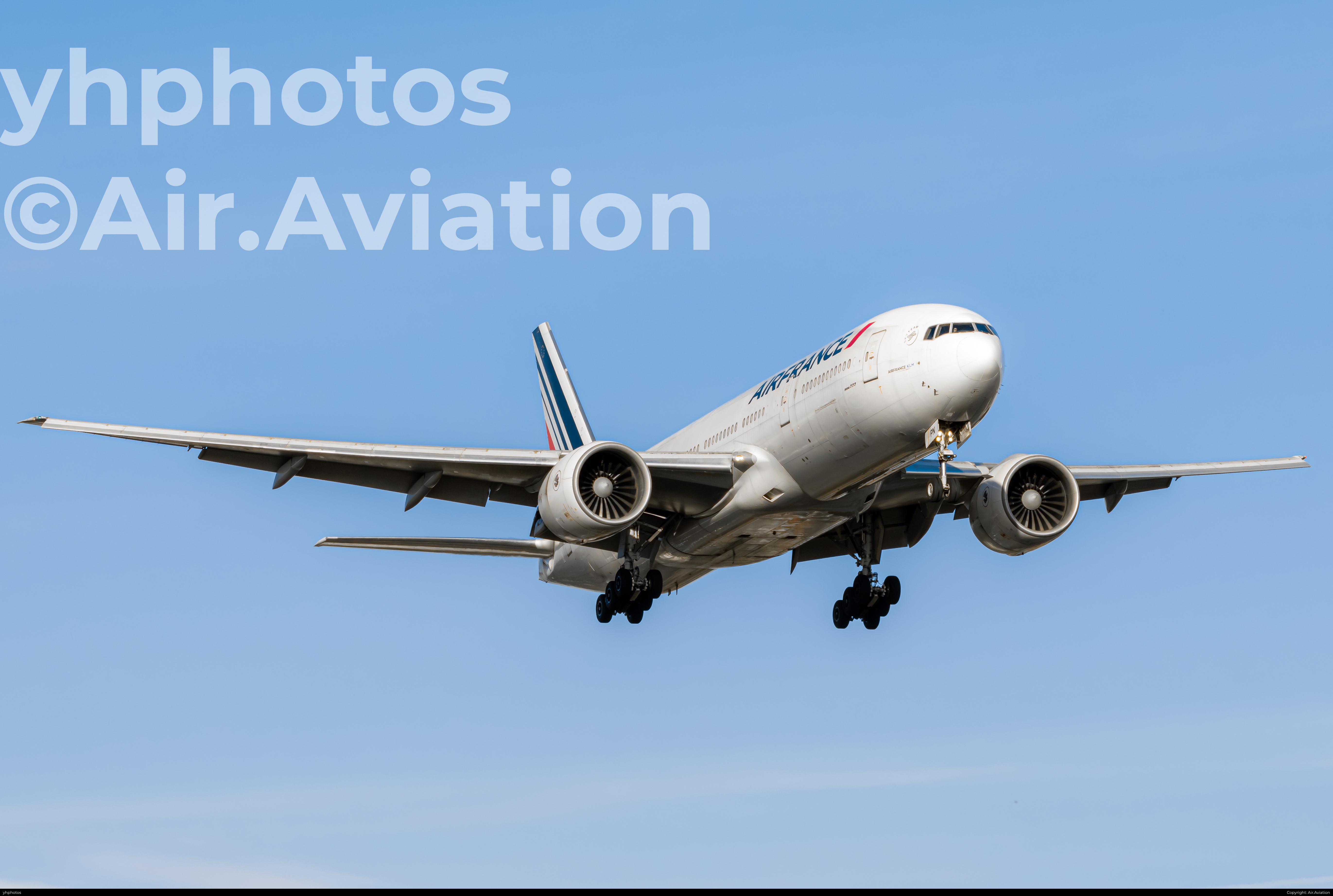 法航772发动机进光