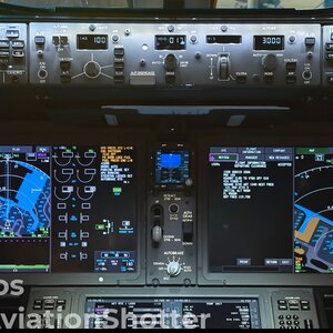 被肯尼亚航空788机长邀参观驾驶舱